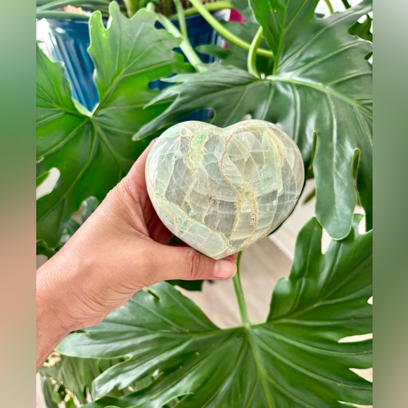 Green Moonstone Heart - Picture 6 of 7